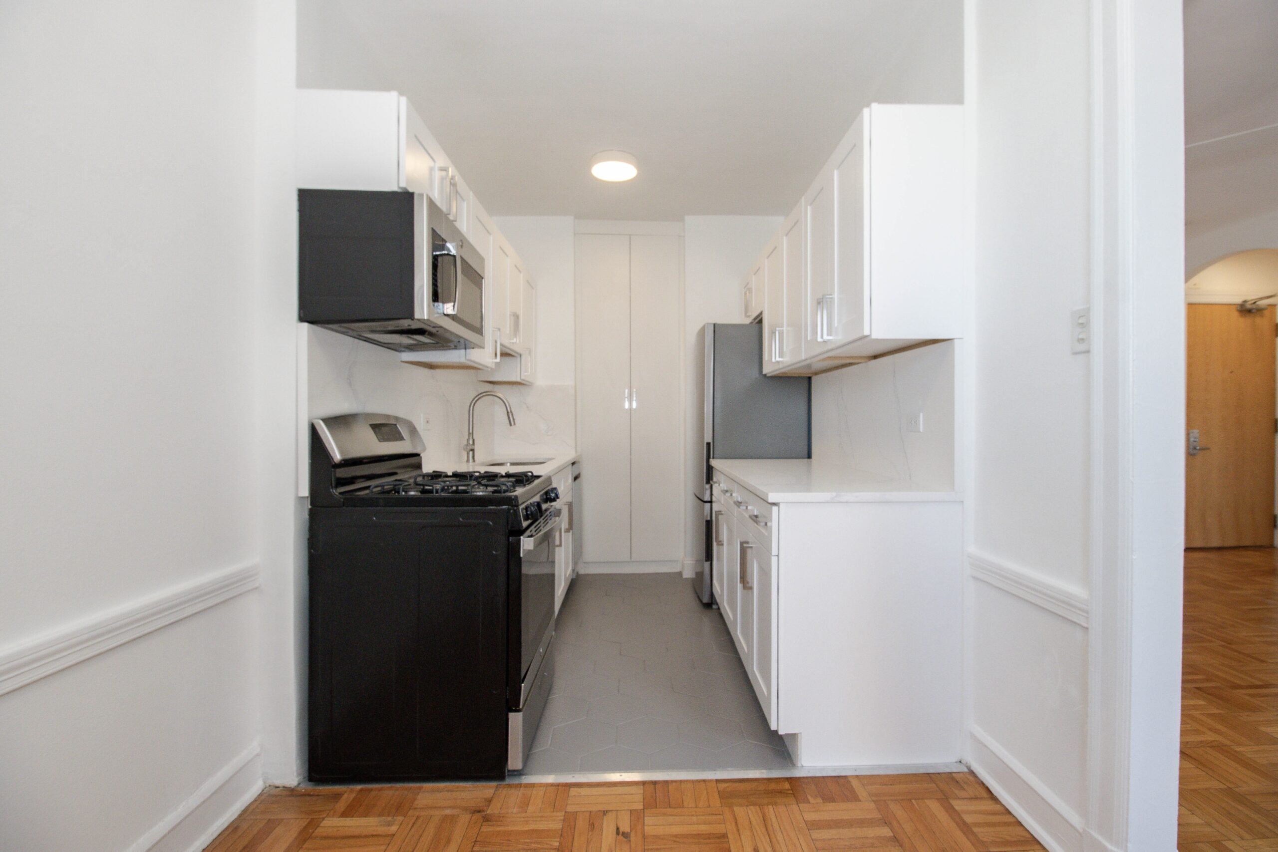 1100 N Dearborn St. – #0409