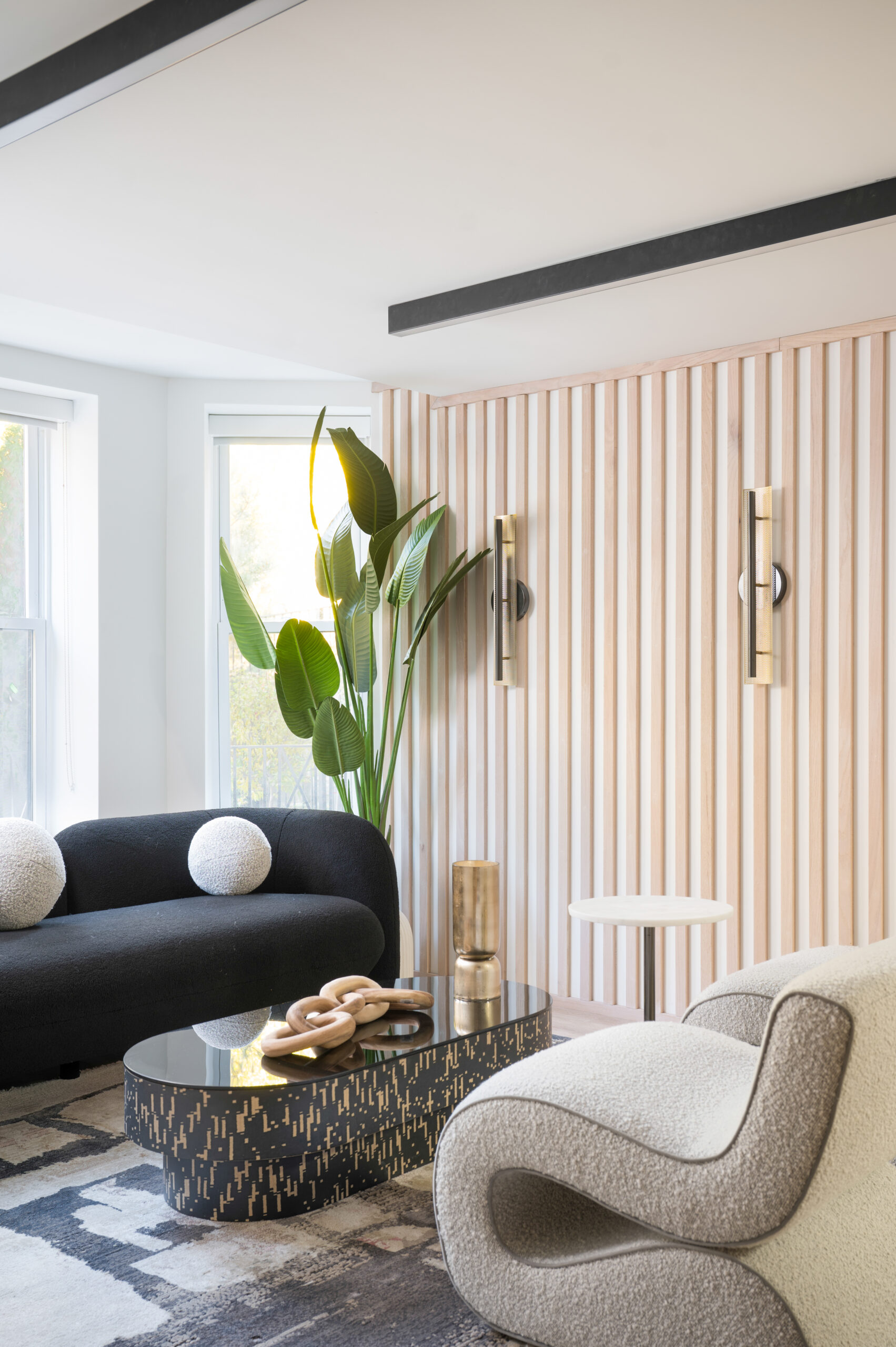 2718 N Hampden Lobby 1