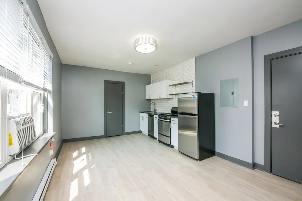 944 W Montrose #106