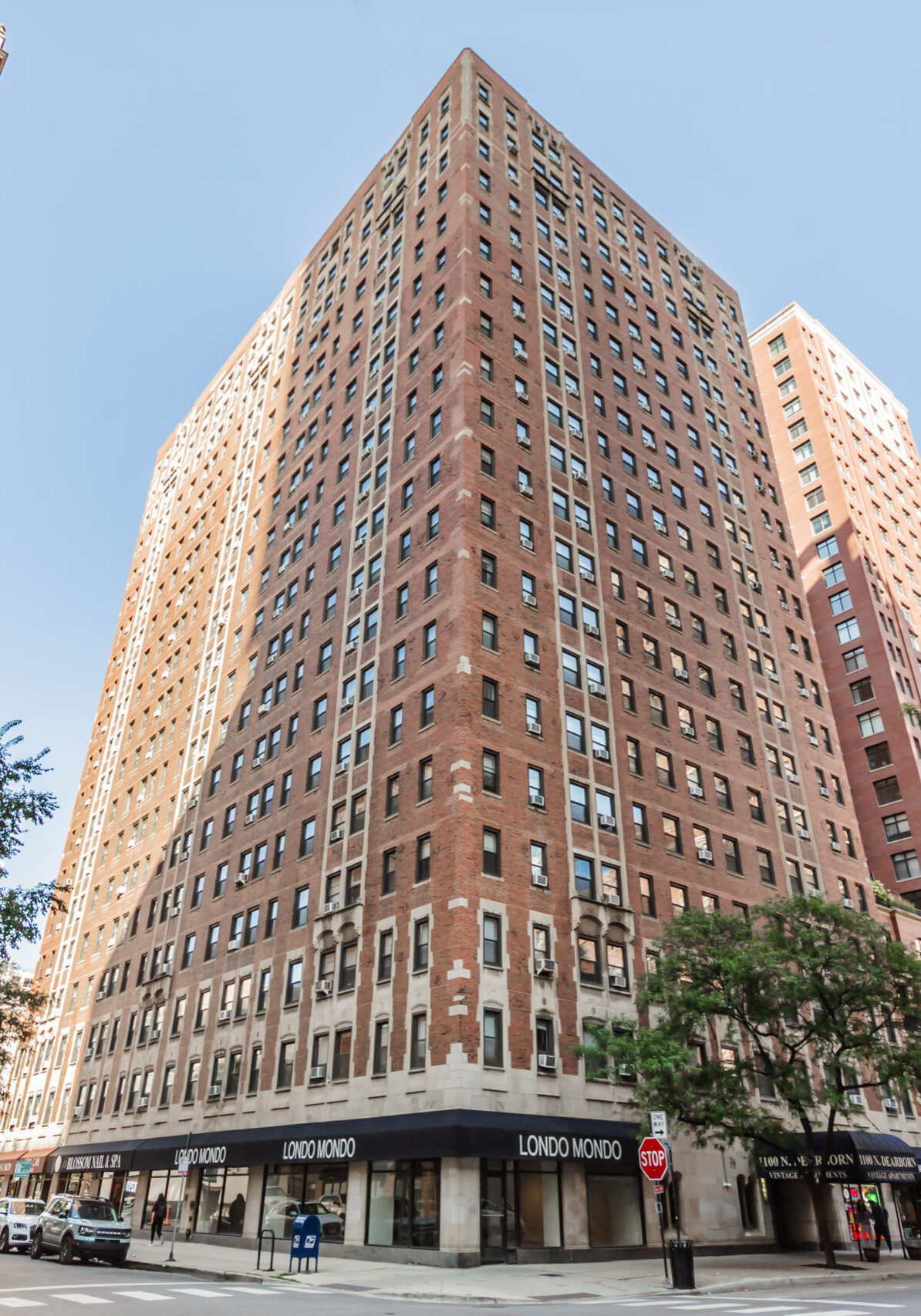 1100 N Dearborn Exterior
