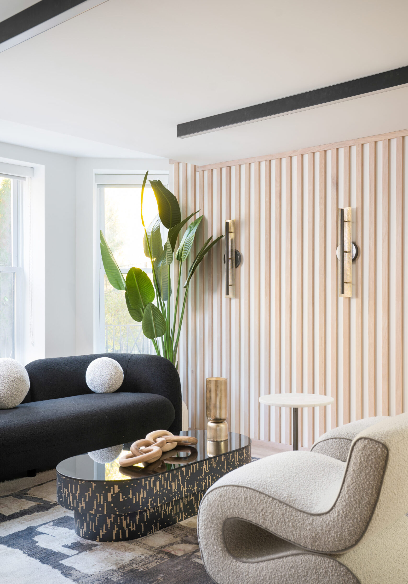 2718 N Hampden Lobby 1