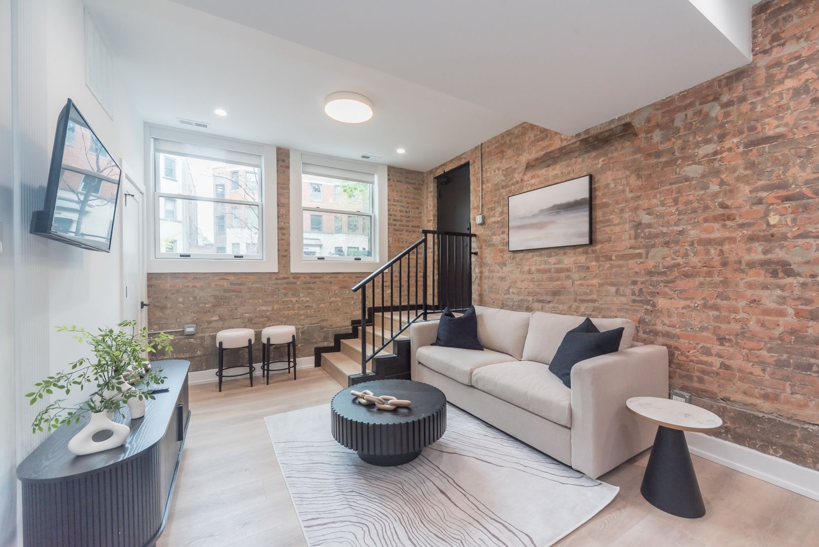 1035 W Byron St – 1037-G, Chicago, IL 60613