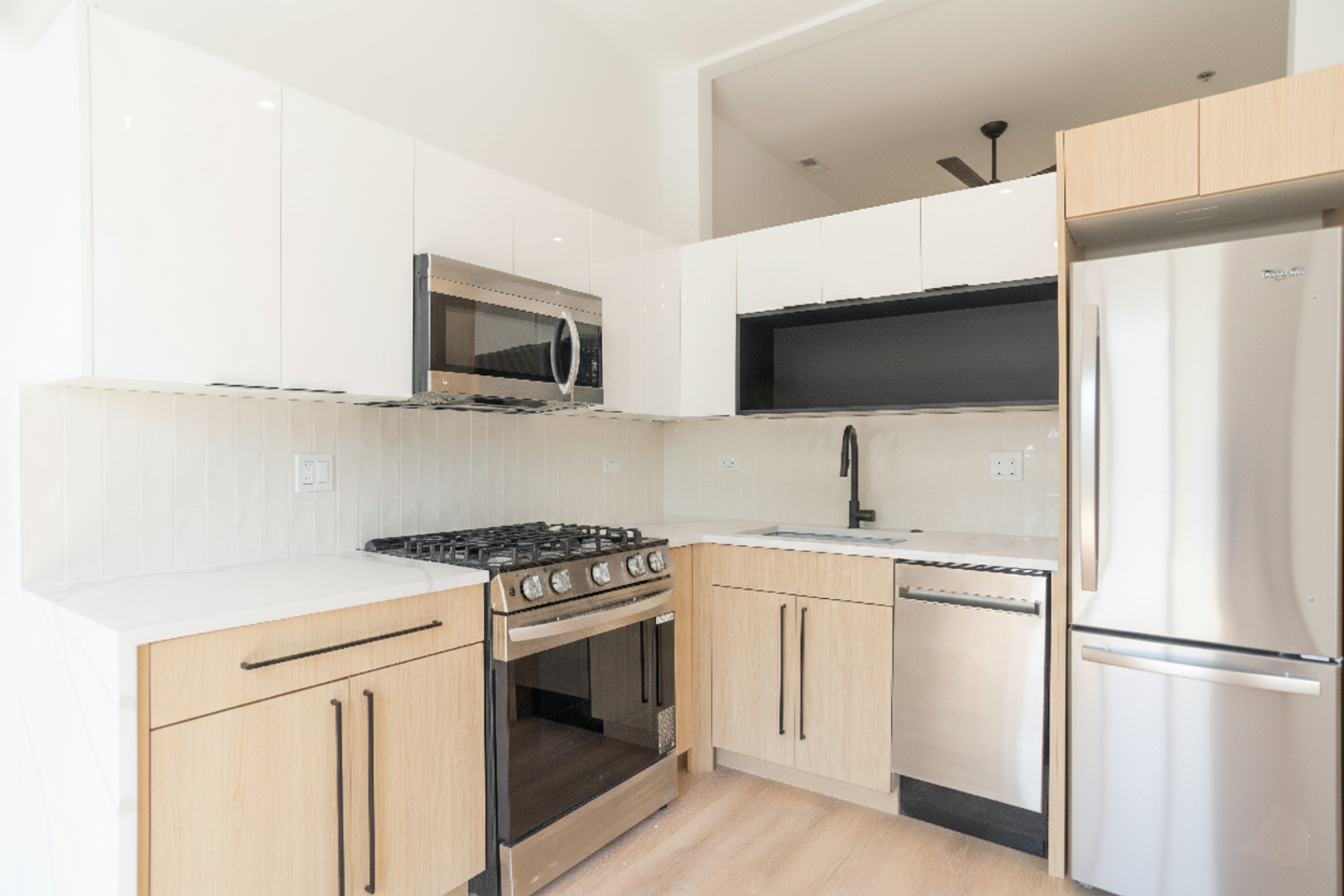 2042 W Irving Park Rd - 204, Chicago, IL 60618