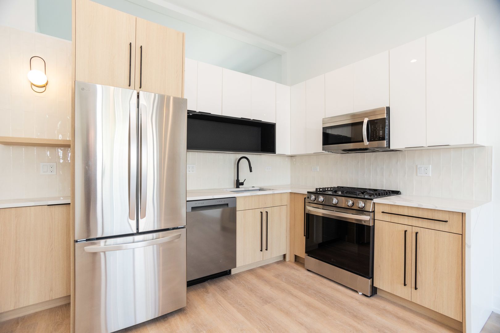 2042 W Irving Park Rd - 403, Chicago, IL 60618