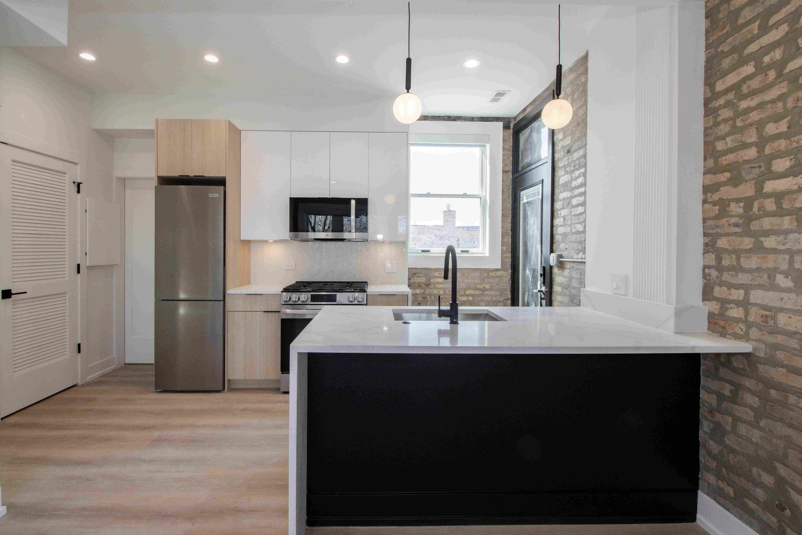 1035 W Byron St - 1041-2, Chicago, IL 60613