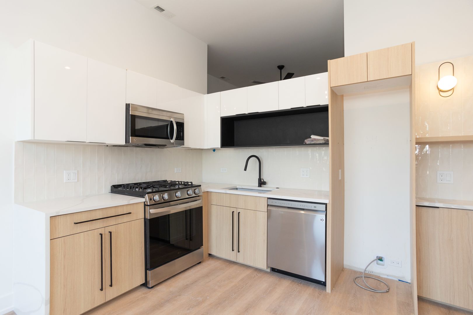 2042 W Irving Park Rd - 304, Chicago, IL 60618