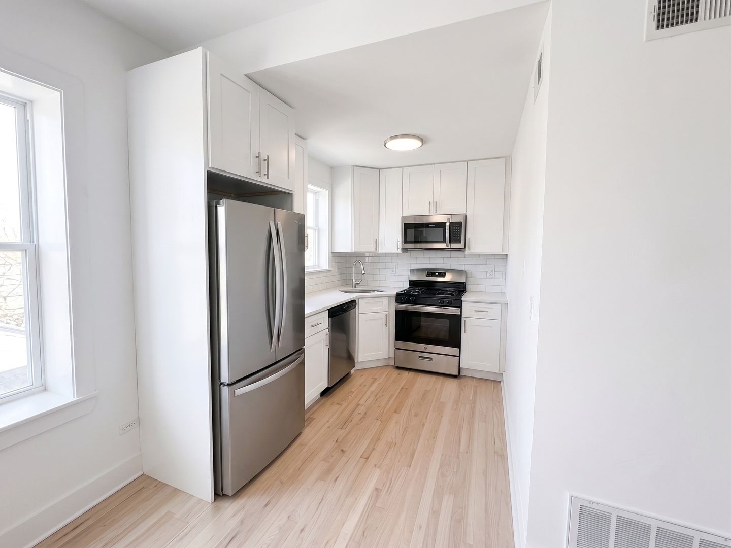 937 W Cornelia Ave  - 401, Chicago, IL 60657