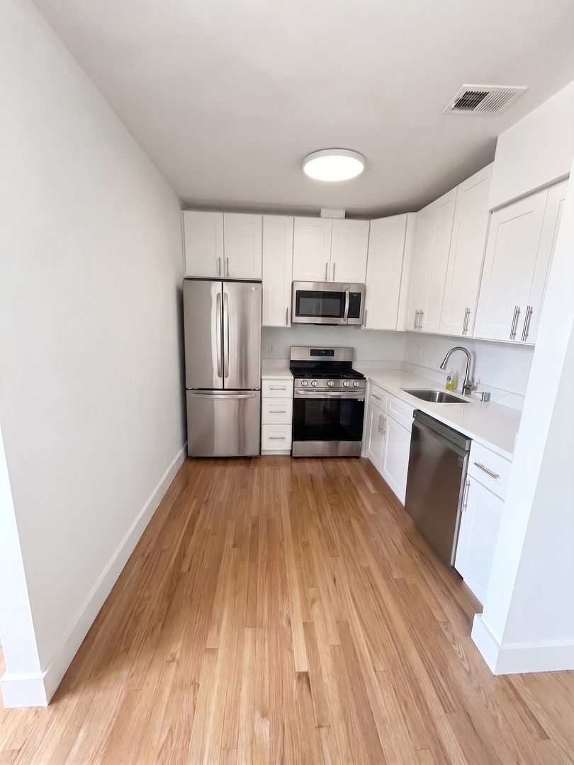 937 W Cornelia Ave  - 305, Chicago, IL 60657